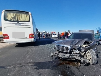 Երևան-Երասխ ճանապարհին բախվել են տուրիստական MAN ավտոբուսն ու «Մերսեդես»-ը