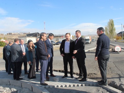 Գնել Սանոսյանն Աշտարակ-Մուղնի հատվածում արձանագրել է մի շարք թերություններ և հանձնարարել չվճարել շինարարին