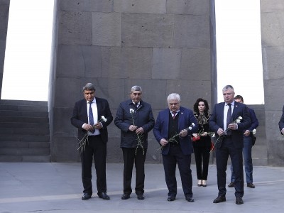Պետդումայի պատգամավորներն այցելել են Ծիծեռնակաբերդի հուշահամալիր