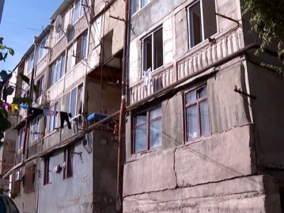 На улице Арзуманяна в Ереване снесут два аварийных здания