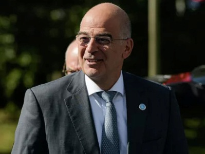 Greek minister doesn't get off plane to meet head of Libya's presidential council