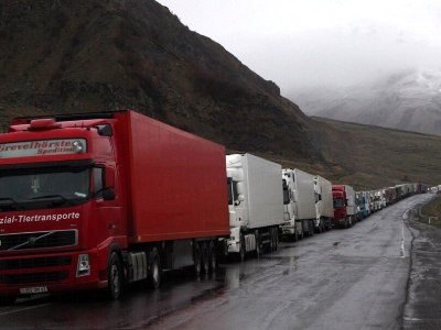 Թբիլիսիի շրջանցիկ ճանապարհին կանգնած հայկական բեռնատարներին սեղմ ժամկետում կթույլատրվի շարունակել իրենց երթը. ՏԿԵՆ