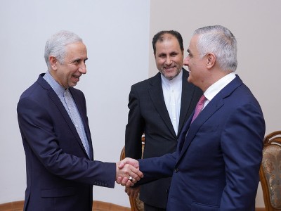 Մհեր Գրիգորյանը Իրանի դեսպանի հետ քննարկել է հնարավոր ապաշրջափակման դեպքում ՀՀ-ի և Իրանի միջև երկաթգծի գործարկման հարցը