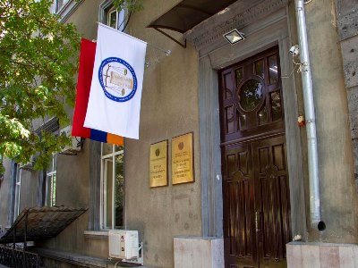 Омбудсмен Армении потребовал у полиции разъяснения относительно избиения патрульными граждан