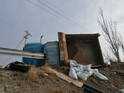 ДТП в пригороде Еревана: Водитель застрял в кабине грузовика