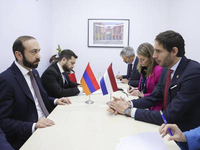 Глава МИД Армении провел встречу с нидерландским коллегой