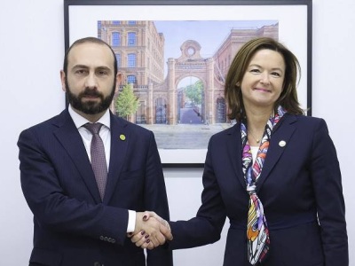 Armenia FM briefs Slovenia counterpart on situation resulting from Azerbaijan maximalist stance