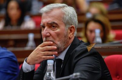 «Ժողովուրդ». ՔՊ-ականների մի թևը՝ Անդրանիկ Քոչարյանի հետ սպասում է ոստիկանապետին. արշավ են սկսել