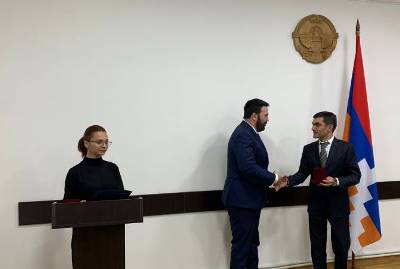 По указу президента Арцаха испанский парламентарий Джон Иньярриту награжден медалью «Мхитар Гош»
