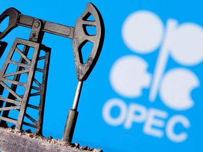 AP: Производители нефти ОПЕК+ столкнулись с неопределенностью из-за новых антироссийских санкций