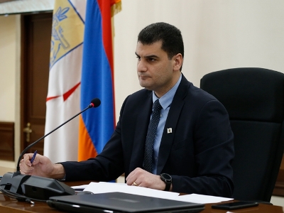 Ամիրյանի վրա շենքի տանիքին բուդկա են դնում. ամբարձիչը տարեք, ապամոնտաժեք, ես անձամբ կգամ, թող ինձ դատի տան. Քաղաքապետ
