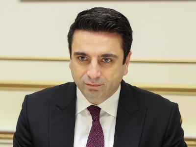 Симонян: Азербайджан готовит почву для закрытия Лачинского коридора, связывающего Нагорный Карабах с Арменией