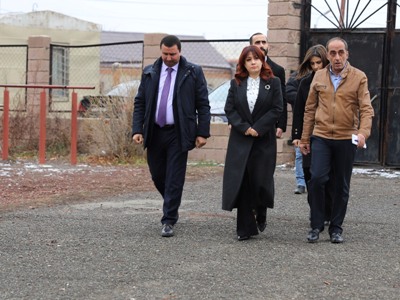Նազելի Բաղդասարյանը Գյումրու թիվ 32 դպրոցը վերանորոգող շինարարին հորդորել է տեղավորվել նախատեսված ժամկետներում