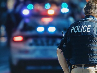 В США небинарному мужчине, застрелившему 5 человек в ЛГБТ-клубе, предъявили 305 обвинений