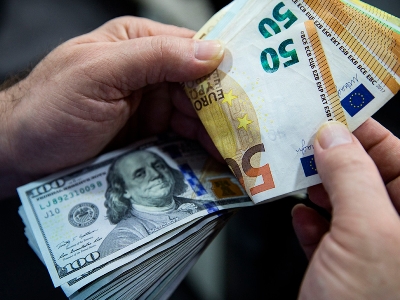 Dollar, euro lose ground in Armenia