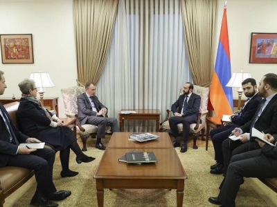 Глава МИД Армении принял спецпредставителя ЕС