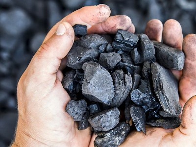Australia to cap coal and gas prices for a year