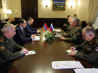Armenia, Russia defense ministers meet, sign 2023 military cooperation plan