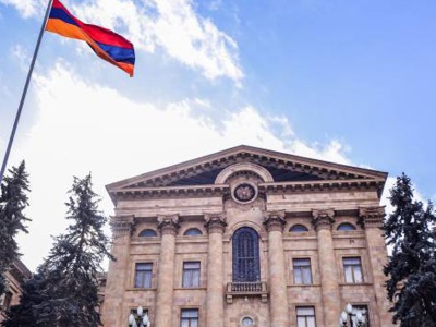 Парламент Армении в первом чтении одобрил ряд законодательных поправок в важнейшим законам