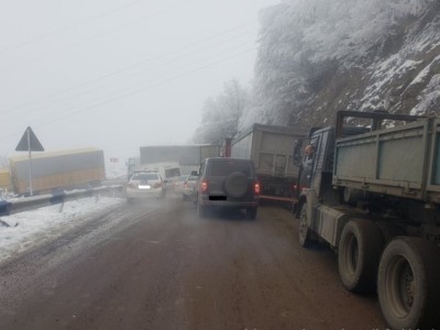Ճանապարհը գրունտավոյ է, մասնագետներն աշխատում են, մինչեւ առավոտ երթեւեկությունը կարգավորված կլինի. Տաթեւի համայնքապետ