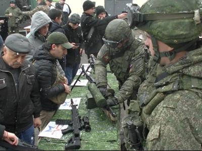 Военнослужащие ЮВО в Армении организовали выставку современных образцов российского вооружения и спецтехники