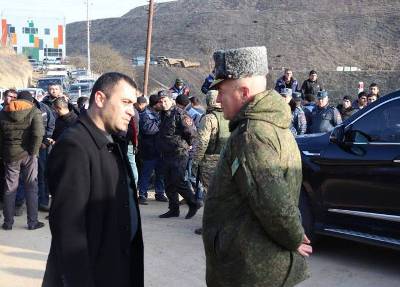 «Грапарак»: Миротворцы не пускают представителей Карабаха и не собираются применять к азербайджанцам силу