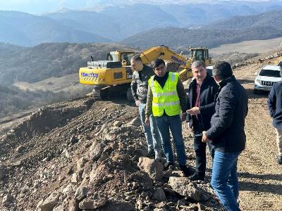 Գնել Սանոսյանը Սյունիքի մարզում դիտարկել է պետական բյուջեի միջոցներով կառուցվող ճանապարհահատվածները