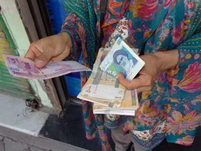 Иранская валюта рекордно упала