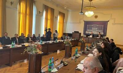 «Հրապարակ». Վանաձորի ավագանիում գործարքը կայացե՞լ է. Մամիկոն Ասլանյանի թիմակիցները շոկի մեջ են ընկել