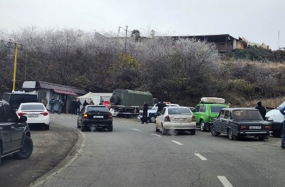 Day 4: Azerbaijan continues to block only road connecting Karabakh to Armenia