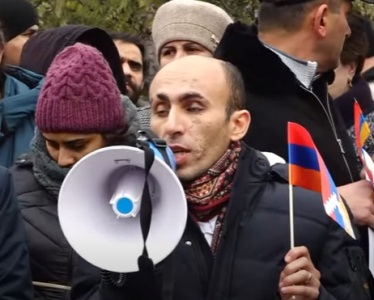 Ադրբեջանի հանցագործությունները հետևանք են ԵՄ-ի և միջազգային հանրության իմպոտենտության. Բեգլարյանը՝ ԵՄ գրասենյակի դիմաց
