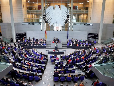 Парламент Германии принял пакет на 100 млрд евро для ограничения счетов за электроэнергию