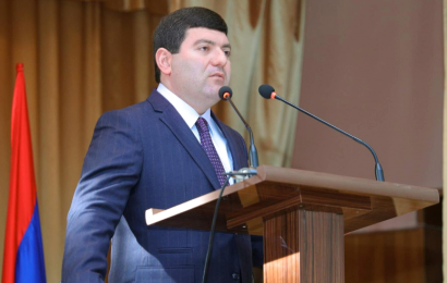 Мэр Масиса отменил пышные праздничные мероприятия и направил деньги семьям погибших за родину героев