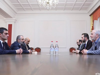 Представители фракции правящей в Армении силы встретились с главой МИД Арцаха