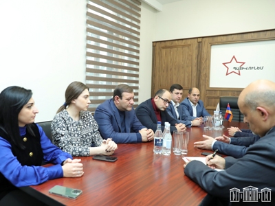 Оппозиционные депутаты обсудили с делегацией Карабаха пути урегулирования создавшейся ситуации