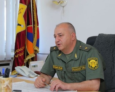 «Իրավունք». ՊՆ-ում խառն են ու անհանգիստ