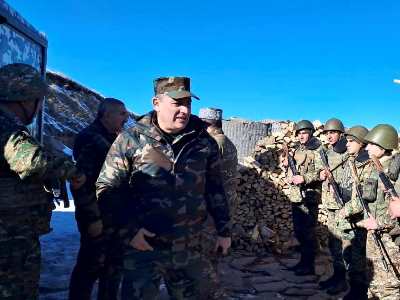 Члены одной из парламентских комиссий посетили воинские части