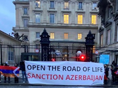 Armenian youth stage protests in Washington, Paris (PHOTOS)