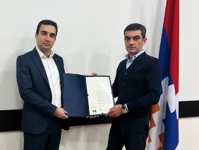 ՀՅԴ Հայ դատի Կենտրոնական գրասենյակը Արցախի ԱԳ նախարարին է հանձնել Փասադենայի քաղաքապետի հայտարարության բնօրինակը