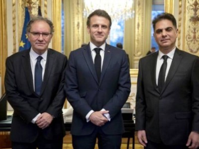 Macron, French Armenian community representatives discuss situation in Artsakh