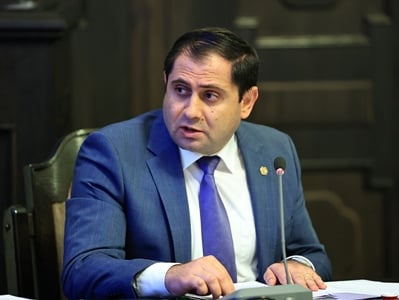 Hraparak.am: Armenia defense minister goes to National Assembly