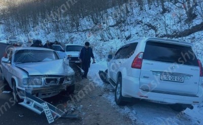 Ավտովթար Սյունիքի մարզում. բախվել են Lexus-ն ու GAZ 3110-ը, կան վիրավորներ