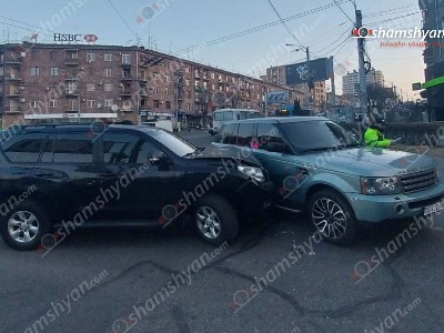 В Ереване попал в ДТП служебный автомобиль секретаря Совета безопасности