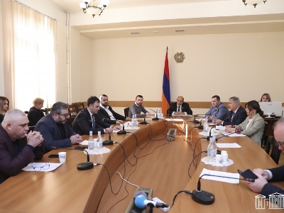 Բուսական, կենդանական աշխարհներին,բնության հատուկ պահպանվող տարածքներին վերաբերող օրենքներում կամրագրվեն լիազորող նորմեր
