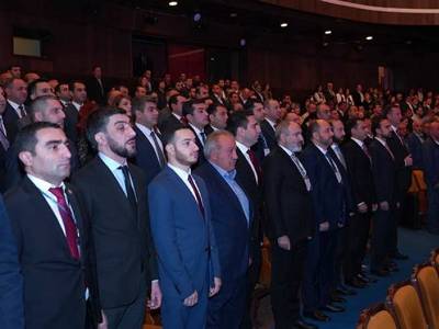 «Հրապարակ». ՔՊ խմբակցության դռնփակ նիստում պատգամավորներին խելք ու խրատ են տվել