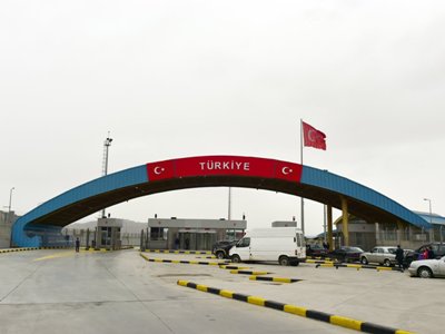 Border between Azerbaijan and Turkey opens