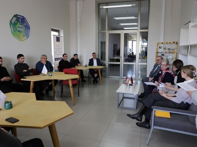 Գյումրիում LEAD4Shirak ծրագրի տեղական ակտիվ խմբերի ՏԻՄ ներկայացուցիչների հետ հանդիպմանը մասնակցել է Անդրեա Վիկտորինը
