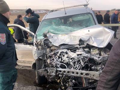 Կոշ գյուղի տարածքում․ բախվել են Ford-ը, թուրքական համարանիշներով ավտոբուսն ու Ford ավտոքարշակը․ կա 1 զոհ, 4 վիրավոր