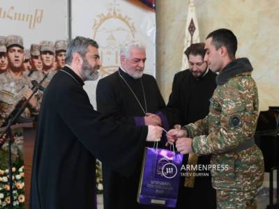 «Մենք ձեր կողքին ենք մեր ամենօրյա աղոթք-խնդրանքներով». զինծառայողները պարգևատրվեցին ԱՀԹ- ի հատուկ պարգևներով