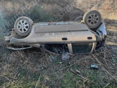 Սյունիքում 45-ամյա վարորդը Opel-ով դուրս է եկել երթևեկելի գոտուց և շրջվել. կա վիրավոր